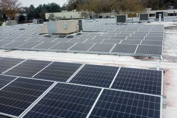 Commercial-industrial-roof-solar-panel-cleaning
